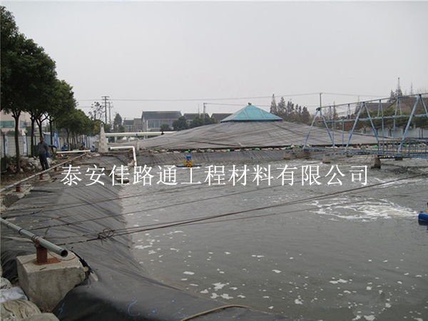 水產(chǎn)養(yǎng)殖防滲膜施工規(guī)格：精準(zhǔn)操作，構(gòu)建高效養(yǎng)殖環(huán)境