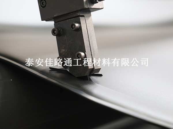 水產(chǎn)養(yǎng)殖防滲膜鋪設(shè)細(xì)節(jié)工藝：精準(zhǔn)高效，守護(hù)水質(zhì)