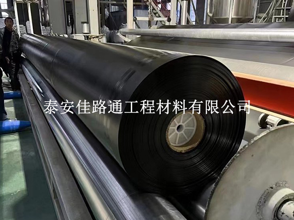 延長水產(chǎn)養(yǎng)殖防滲膜使用壽命：智慧維護，持久守護